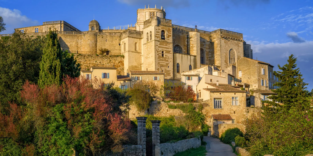 Le bourg de Grignan, pays de Madame de Sévigné : haut lieu de la vie culturelle drômoise
